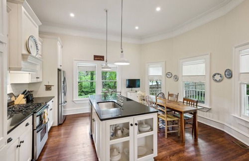 College Heights House | King Beds|Pets Welcome|Historic Queen Anne Cottage