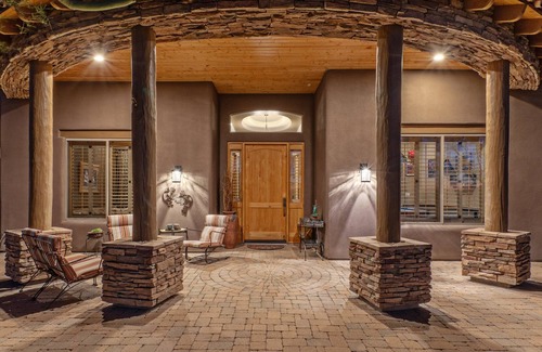 East Mesa House | King Beds & TVs All BRs, Htd POOL, Outdoor TV/Bar, Pool Table, Quail Mt VIEW, Near Golf & Trails