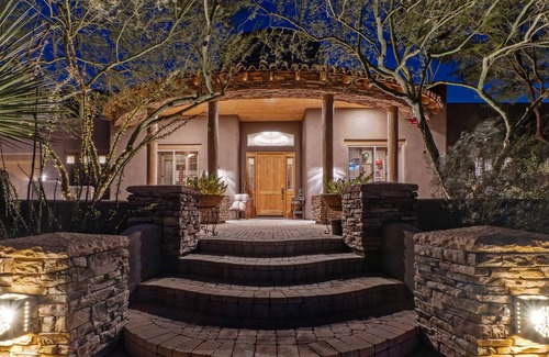 East Mesa House | King Beds & TVs All BRs, Htd POOL, Outdoor TV/Bar, Pool Table, Quail Mt VIEW, Near Golf & Trails