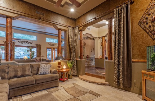 East Mesa House | King Beds & TVs All BRs, Htd POOL, Outdoor TV/Bar, Pool Table, Quail Mt VIEW, Near Golf & Trails