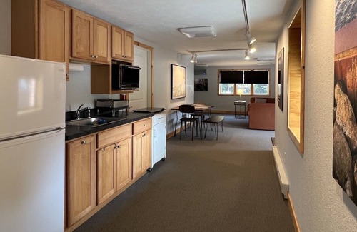Paradise Hotel | King Family Suite - Tahquamenon Suites Paradise MI