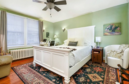 Aspinwall House | King/Hot Tub/PETS OK/FAMILY