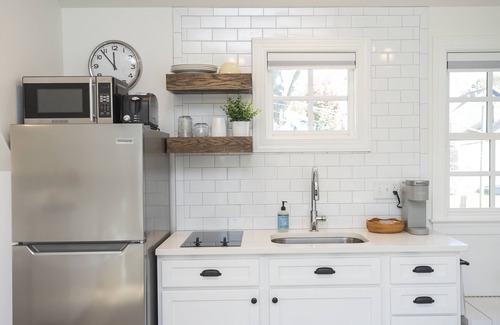 Historic Edgefield House | King Studio Near Downtown | Walk to Nissan Stadium | East Nashville Favorite!