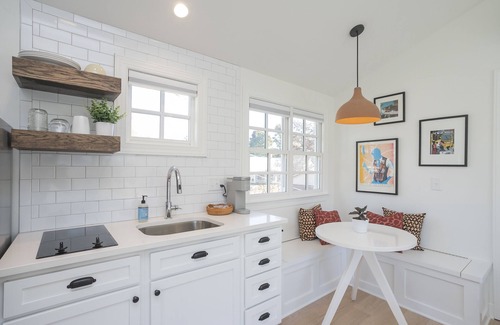 Historic Edgefield House | King Studio Near Downtown | Walk to Nissan Stadium | East Nashville Favorite!