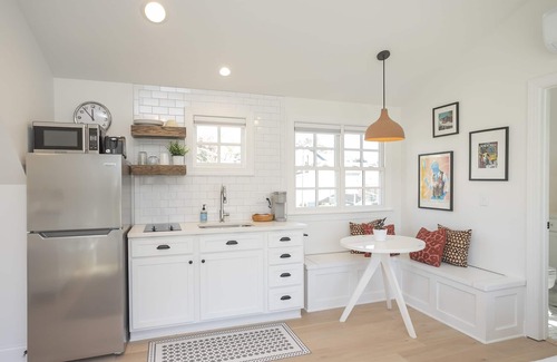 Historic Edgefield House | King Studio Near Downtown | Walk to Nissan Stadium | East Nashville Favorite!