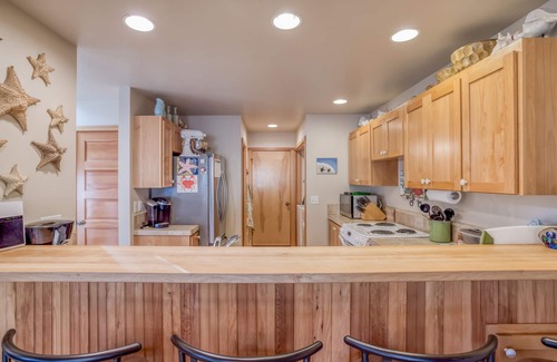 Shorepine Village House | King Suite and Hot Tub Grace this Pacific City Custom Cottage!
