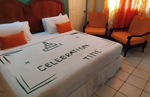 Scarborough Hotel | King suite at Bellissimo.n