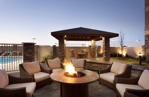 Midland Apartment | King Suite. Free Breakfast. Pool. Near the new Chevron and Oxy campuses!