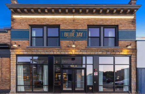 Grand Rapids Apartment | King suite with walking distance to night life