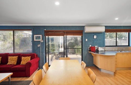 Black Head Apartment | Kingfisher a Charming 3-Bedroom Villa in Hallidays Point Perfect for Families