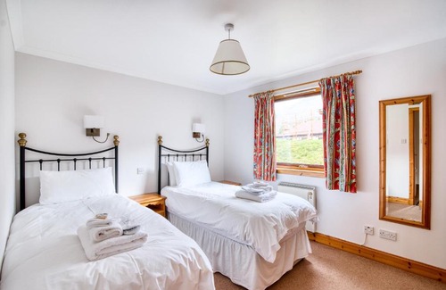 Crianlarich Ski Chalet | Kingfisher Lodge with sensational loch views