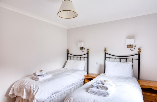 Crianlarich Ski Chalet | Kingfisher Lodge with sensational loch views