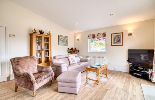 Crianlarich Ski Chalet | Kingfisher Lodge with sensational loch views