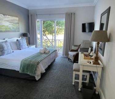 Mount Edgecombe Cabin | Kingfisher Lodge