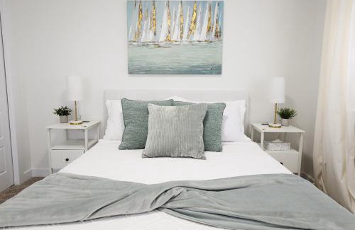 Northwest Edmonton House | Kinglet 4BR Getaway AC Garage Near WEM DisneyPlus