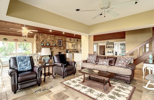 Crystal River House | KINGS BAY, OCT SALE, CRYSTAL RIVER, WATERFRONT ON 2 SIDES, Large Lot and DOCK