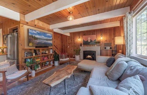 Kings Beach Cabin | Kings Beach Cottage | Pet-Friendly, Near Beach