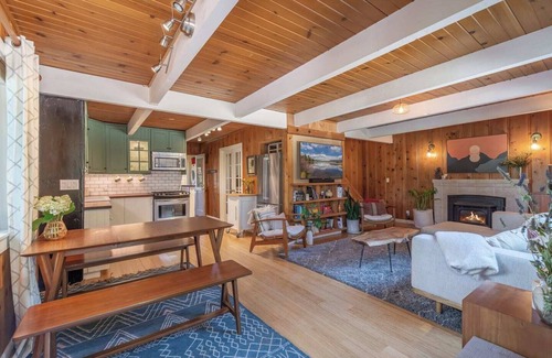 Kings Beach Cabin | Kings Beach Cottage | Pet-Friendly, Near Beach
