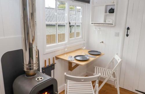 Nantgarw House | Kings Cwtch Shepherd's Hut