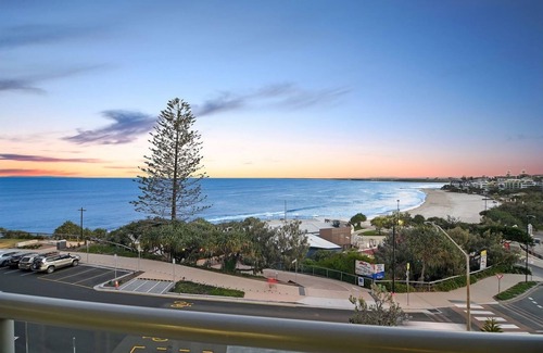 Kings Beach Apartment | Kings Edge Unit 10 Kings Beach QLD