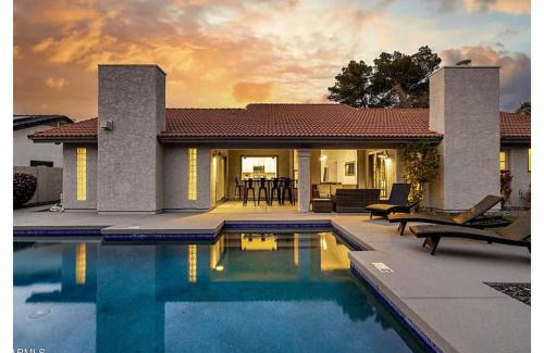 Paradise Valley Village House | Kings Villa