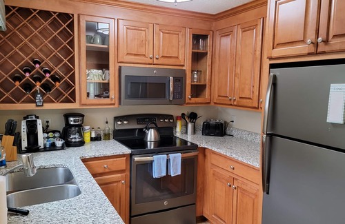 Kingsmill Condo | Kingsmill Condo on Golf Course 9th Fairway! Local owner