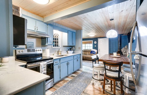 Kingston Cabin | Kingston Cabin Rental: Walk to Lake Texoma Beaches