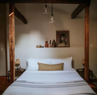 Connelly Bed & Breakfast | KIngston Carriage House