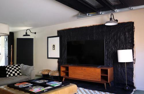 Connelly Bed & Breakfast | KIngston Carriage House