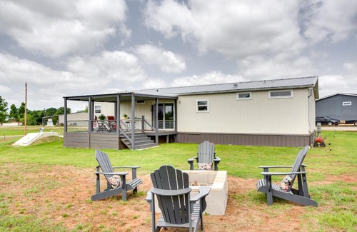Kingston House | Kingston Home with On-Site Boat Parking 2 Mi to Lake