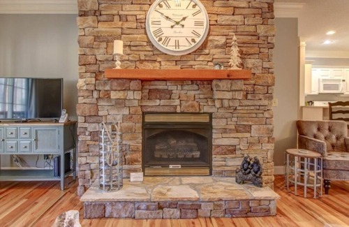 Clayton Hotel | Kingwood Resort