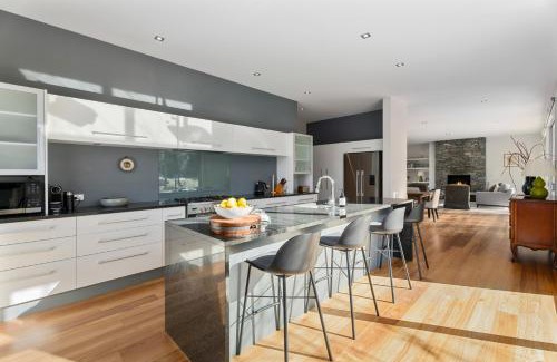Arrowtown House | Kinsale - Spa, Pool, Gym and Tennis!