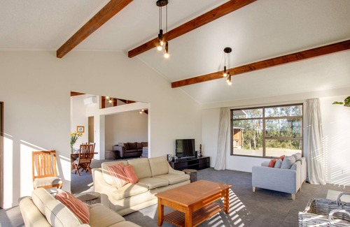 Poukawa House | Kiritea TukiTuki Lookout - Havelock North Home