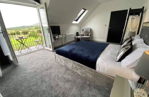 Armoy Bed & Breakfast | Kirkpatrick house @littlelakelodges retreat spa type getaway, Hottubs & bbq huts