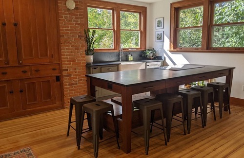 Twain House | Kirkwood Manor - a retreat near downtown IC