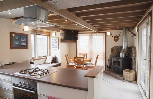 Dinner Plain House | Kirwin - Cosy chalet, location perfect.