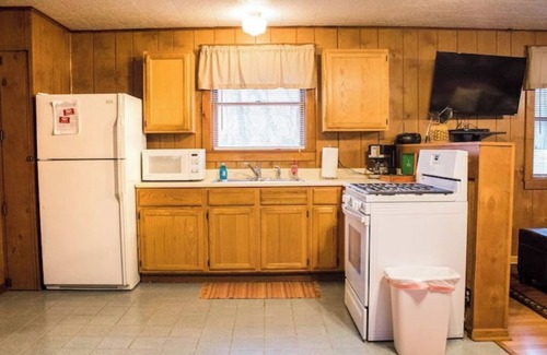 Triumph Cabin | Kishauwau's Starved Rock Area Cabins - Single Bedroom Trading Post Cabin