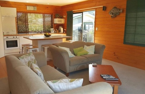 Whangamata House | Kiwi Bach - Whangamata