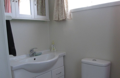 Mangawhai Heads Cabin | Kiwi bach with beach views.