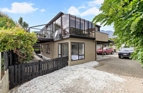 Frankton House | Kiwi style home! Views of lake. Large outdoor area