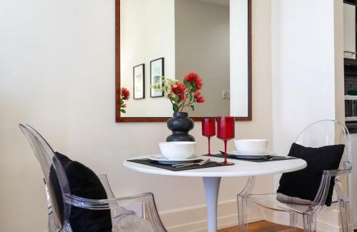 Auckland Central Business District Apartment | Kiwiana Suite - Auckland CBD - rooftop pool