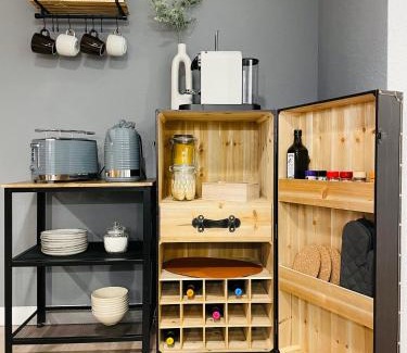 Sued Apartment | Klassen Stay - Exklusives Apartment am HBF - Küche, Netflix, Kingsizebett