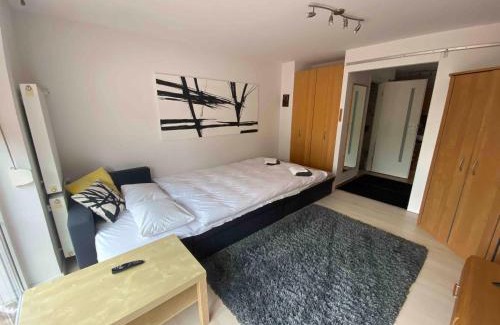 Czestochowa Apartment | Kleine weisse Doppelhaushälfte