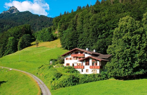 Tschagguns House | Kleiner Turm 4: Vakantiewoning met 4 Slaapruimtes, Grote Woonkamer en Terras