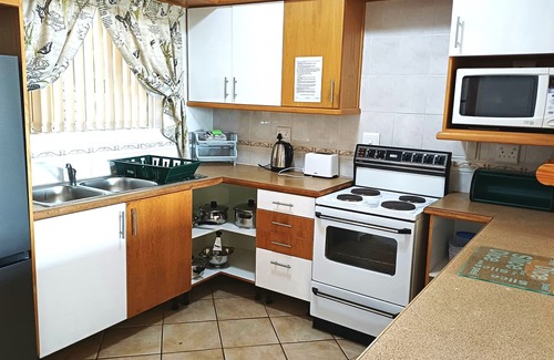 Kleinmond Apartment | Kleinmond Panorama with beautifull views, BBQ, near main beach, lagune and shops