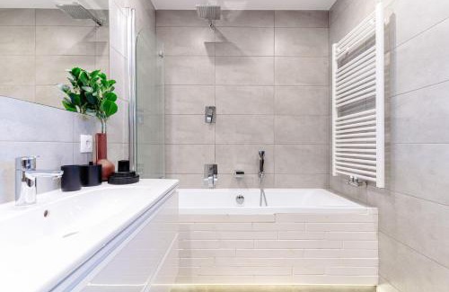 Stare Miasto Apartment | Kleparz Skyline Apartment - LoftAffair