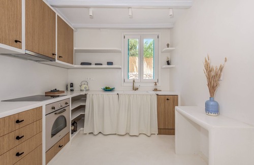 Tripiti House | KLIMA BAY Beachfront Boutique Houses