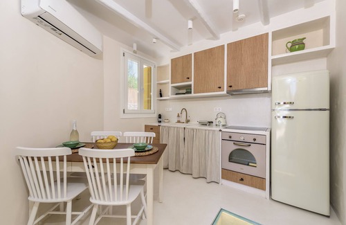 Tripiti House | KLIMA BAY Beachfront Boutique Houses