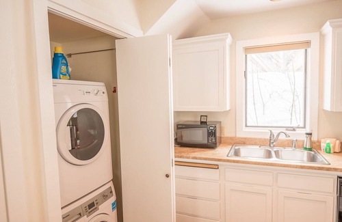 Ketchum House | Knob Hill Ridge Townhome 1 - Modern Decor Right in Downtown and Pet Friendly