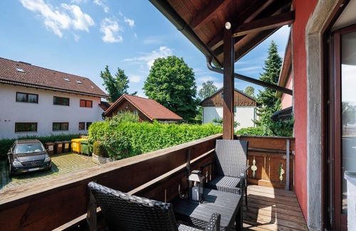 Munchen District Apartment | Knödelhof ‘Room 7’, 3-bed room with balcony and WLAN